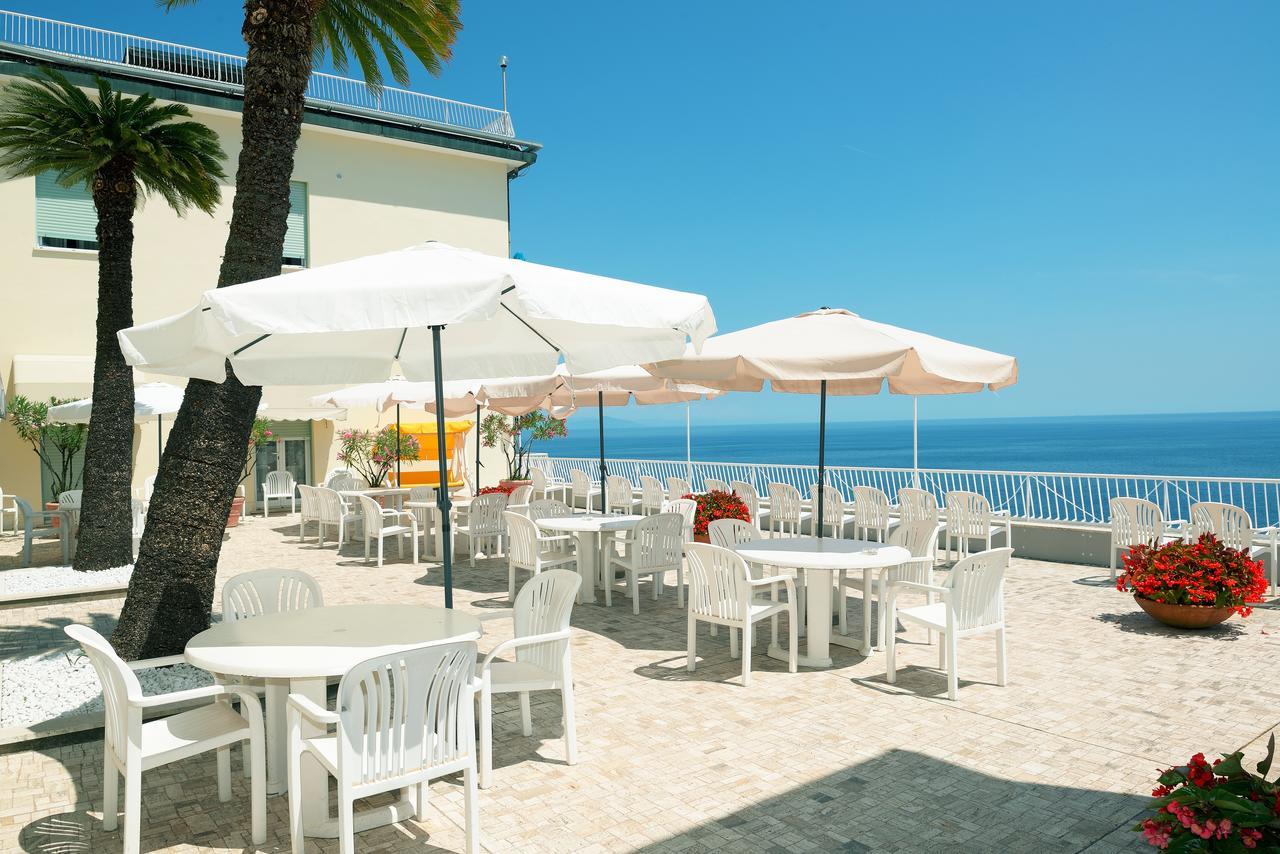 Casa Fatebenefratelli Hotell Varazze Exteriör bild