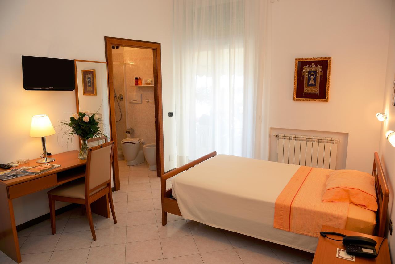 Casa Fatebenefratelli Hotell Varazze Exteriör bild