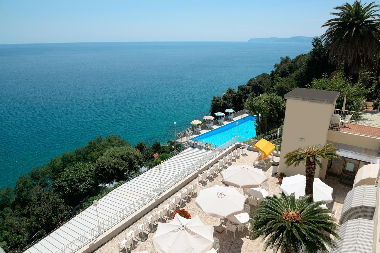 Casa Fatebenefratelli Hotell Varazze Exteriör bild