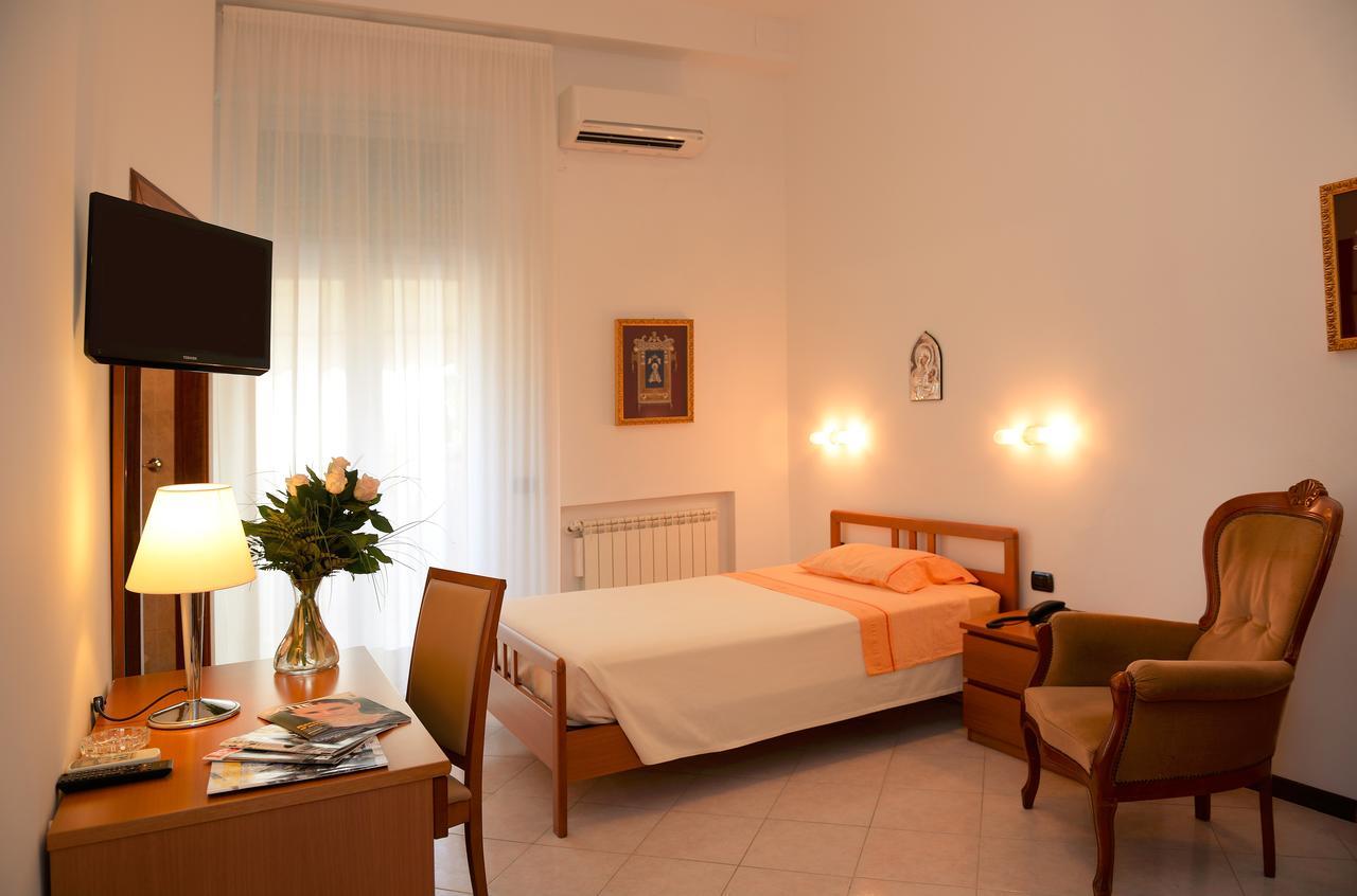 Casa Fatebenefratelli Hotell Varazze Exteriör bild